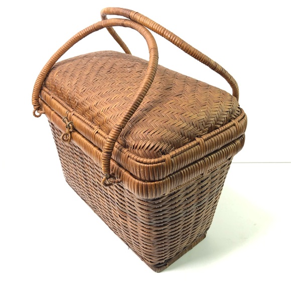 Vintage Brown Delicate Woven Wicker Storage Basket Double Handles Hinged Lid - Picture 3 of 6